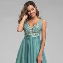 Load image into Gallery viewer, Women Plus Size Blue Bridesmaid Dresses V Neck Appliques Elegant Long Dress For Wedding Party Vestidos N2804
