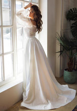Load image into Gallery viewer, Women Off Shoulder Wedding Dresses Bridal Boho A-Line Ivory Appliques Puff Sleeves Wedding Gown WN2606