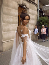 Load image into Gallery viewer, Women Backless Spaghetti Straps Wedding Dresses Bridal A Line Ivory Dress 3D Lace Flowers Fairy Beach WN2601