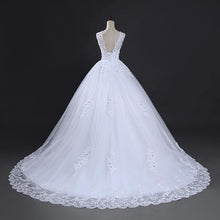Load image into Gallery viewer, Sleeveless Ball Gown Wedding Dresses Bridal White Floral Lace Applique Mesh Tulle Long Train Chapel Bridal Gown Corset WF2613