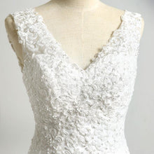 Load image into Gallery viewer, Sleeveless Mermaid Wedding Dresses Bridal Lace White Backless Floral Lace Applique Wetlook Satin WF2617