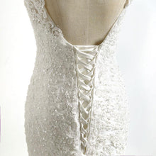 Load image into Gallery viewer, Sleeveless Mermaid Wedding Dresses Bridal Lace White Backless Floral Lace Applique Wetlook Satin WF2617