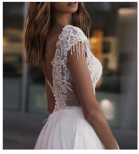 Load image into Gallery viewer, Women Wedding Dresses Bridal Beach Backless Floor Length Ivory Lace Top Bridal Gown Train Wedding Gowns WN2619
